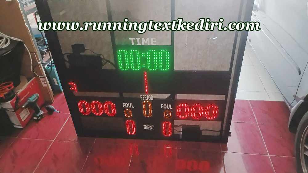 <p>Papan skor yang sangat bermanfaat bagi anda jika melakukan pertandingan olahraga volly anda bisa gunakan papan skor ini untuk menambanhakan nilai skor yang telah di perolah para pemain dengan mudah dan semua orang bisa melihat karena papan skor ini juga nampak besar tulisan juga sesuai bahkan dapat mengeluarkan warna yang di inginkan.</p>